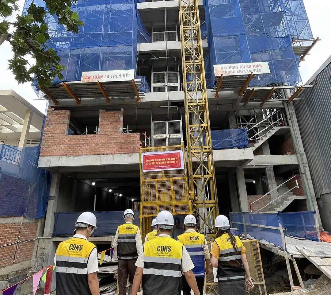 Lễ cất nóc khách sạn Bcons PS 2022 7 Mặt trước khách sạn Bcons PS Hotel đang thi công