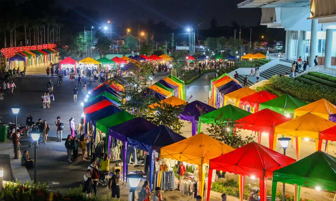 Những Điều Tân Sinh Viên Cần Biết Về Làng Đại Học Ở Dĩ An 17 Chợ đêm làng đại học Dĩ An