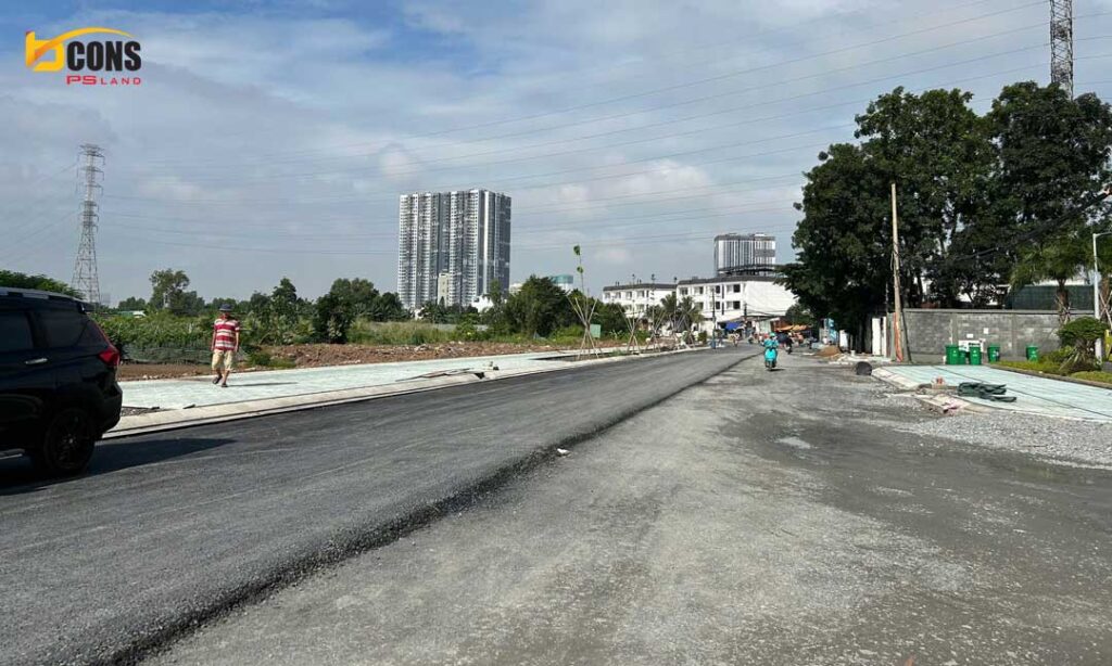 Đường Tôn Thất Tùng đoạn phía trước cổng Tháp Green Topaz Bcons City