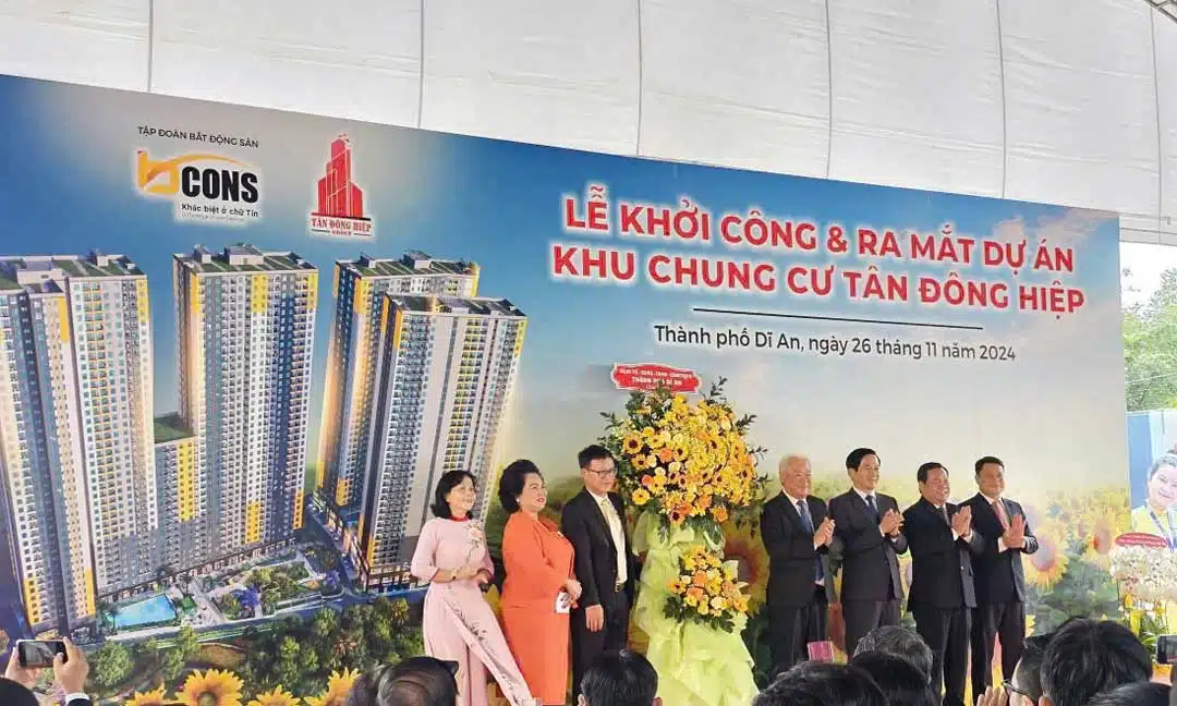 Lễ Khởi Công Bcons Solary Và Ra Mắt Dự Án Ngày 26/11/2024 11 Phát biểu và chụp hình lưu niệm cùng khách mời tại lễ khởi công Bcons Solary