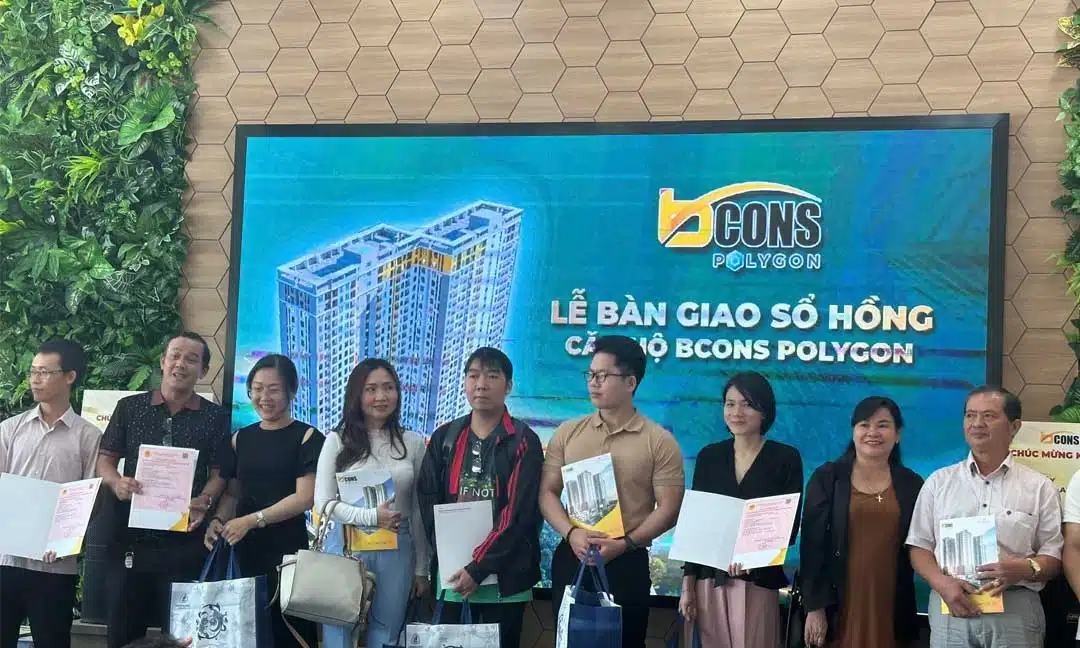 Lễ Bàn Giao Sổ Hồng Bcons Polygon ngày 29/06/2025 6 Cư dân nhận sổ hồng Bcons Polygon sáng 29-06-2025