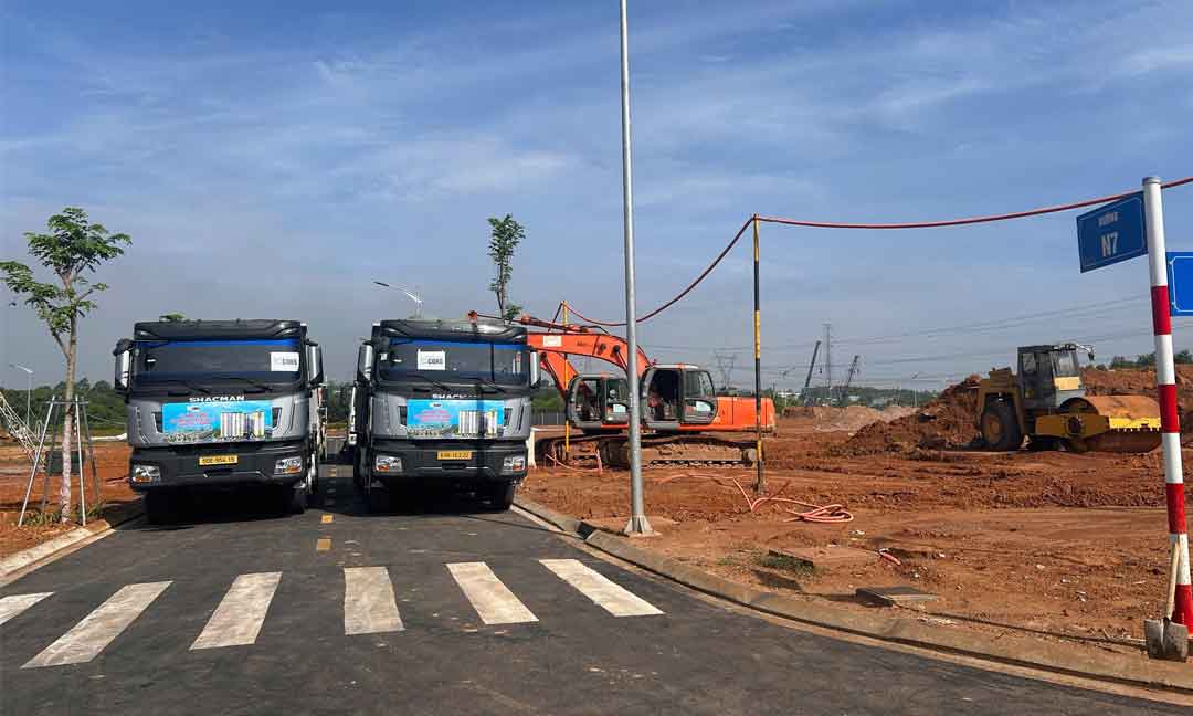 Khởi công nhà ở xã hội Bcons phường Tân Uyên 19/06/2026 10 Máy móc tập kết để chuẩn bị thi công